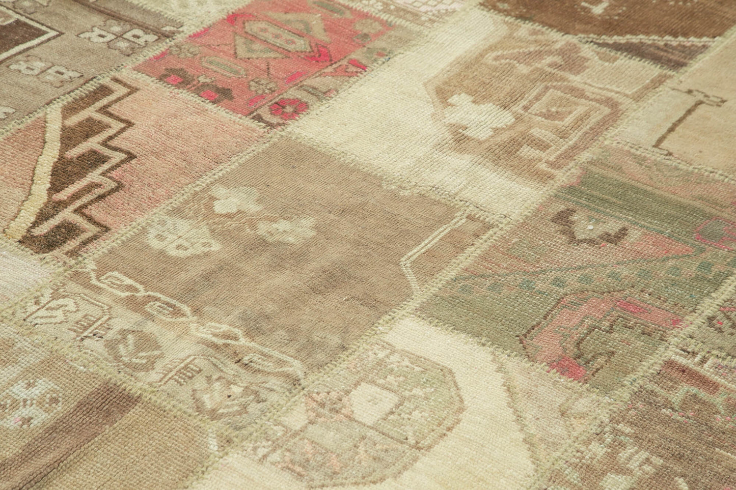 7x10 Beige Patchwork Rug - 31540