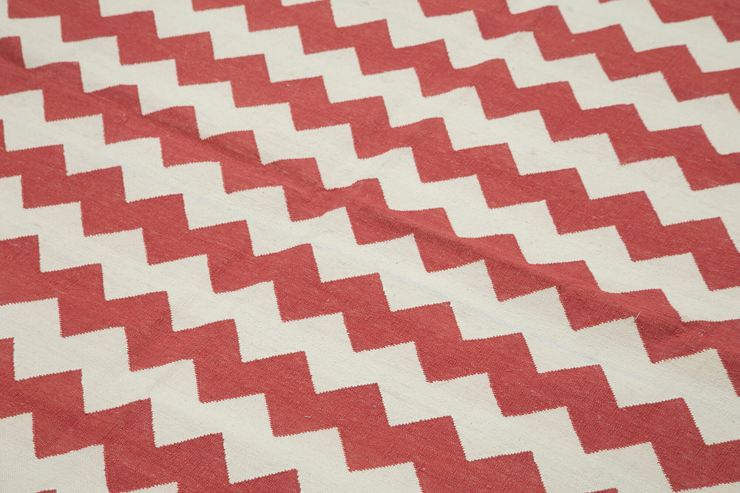 6x9 Red Dhurrie Rug - 32385