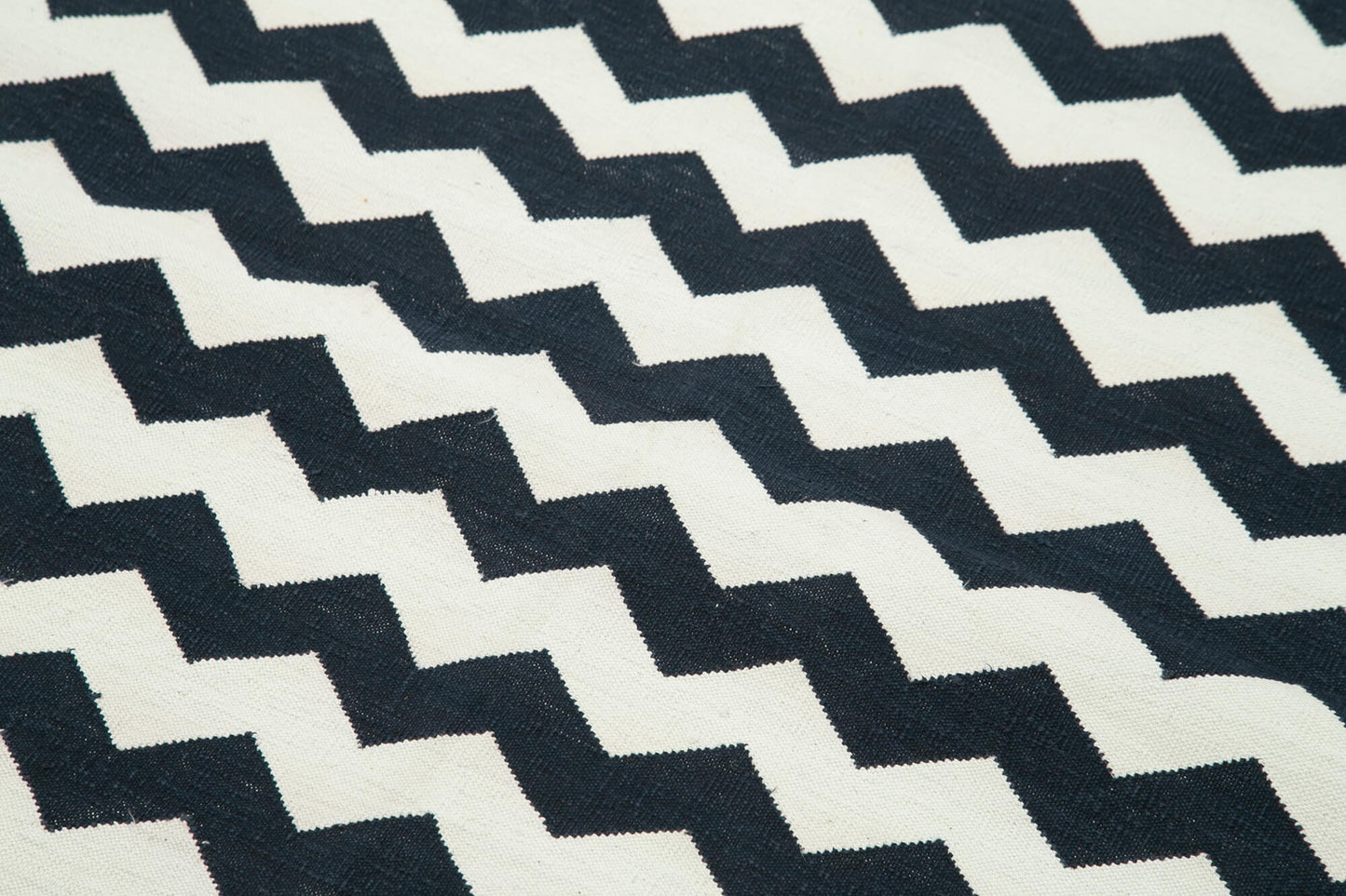 4x5 Black Dhurrie Rug - 32554