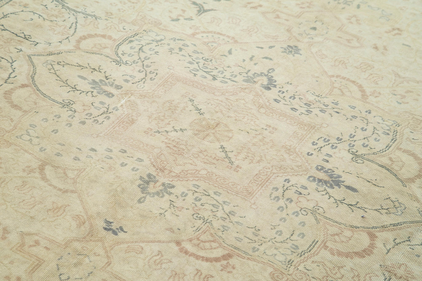 6x10 Beige Vintage Rug - 37929