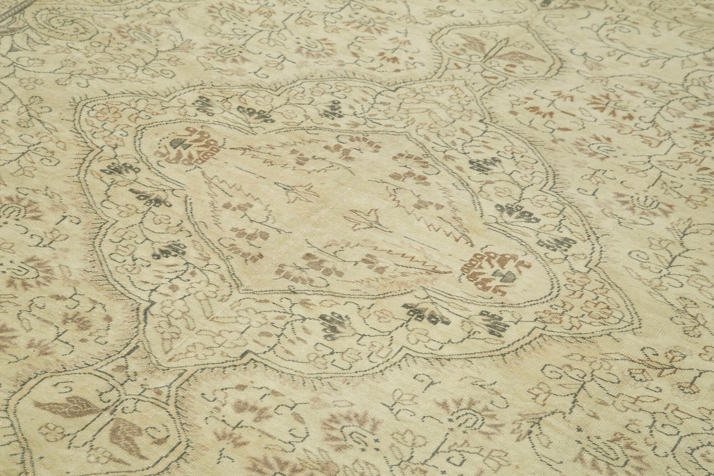 6x10 Beige Vintage Rug - 38000