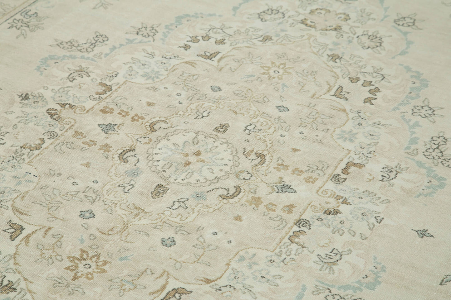 7x11 Beige Vintage Rug - 38012